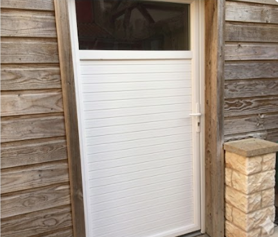 Installation porte avec store par SOS Dépannage Littoral